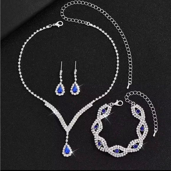 Elegant Silver and Blue Jewelry Set - Picture 1 of 1